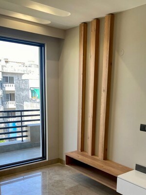 Room in 3 BHK Builder Floor at Dlf Phase I – for Sale