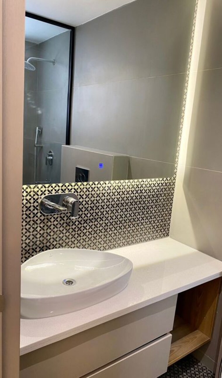Bathroom, dlf phase i 3 Bedroom 1600 Sq.Ft. Builder Floor In Dlf Phase I Gurgaon 10197150