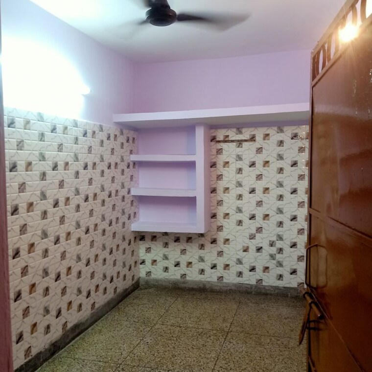 Bathroom, mukherjee nagar 1 RK 120 Sq.Ft. Builder Floor In Mukherjee Nagar Delhi 10197393