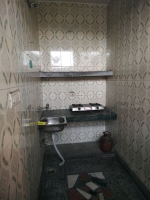 Furnished Amenities in 1.5 BHK Builder Floor at Outram Lines – for Rent