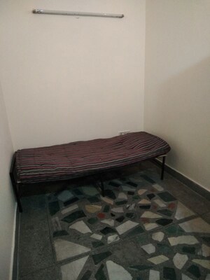 Bedroom in 1.5 BHK Builder Floor at Outram Lines – for Rent