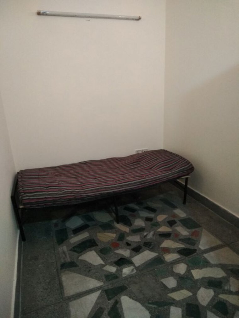 Bedroom, outram lines 1.5 Bedroom 720 Sq.Ft. Builder Floor In Outram Lines Delhi 10197404