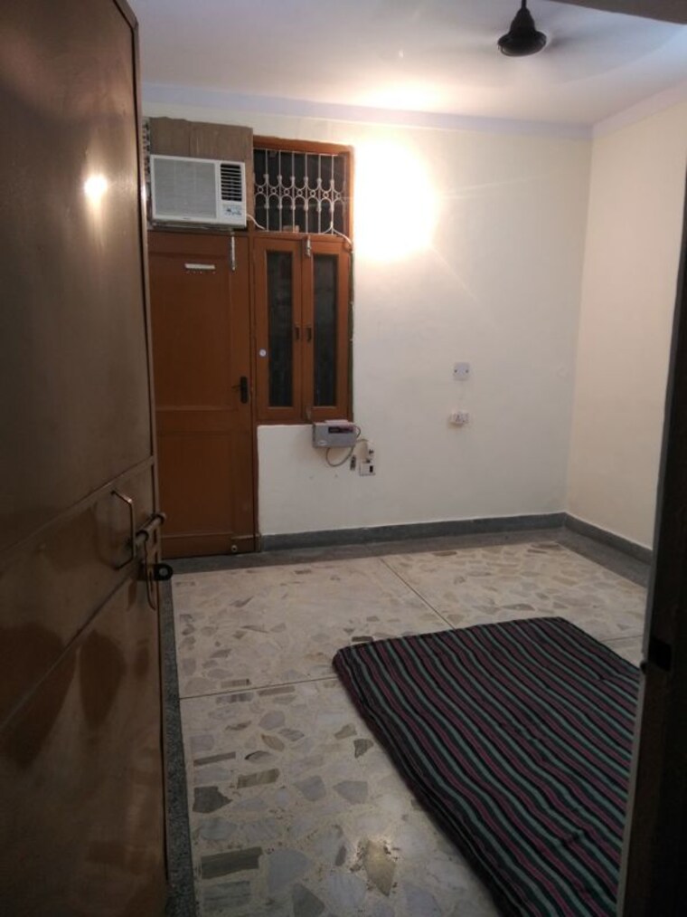 Bedroom, outram lines 1.5 Bedroom 720 Sq.Ft. Builder Floor In Outram Lines Delhi 10197404