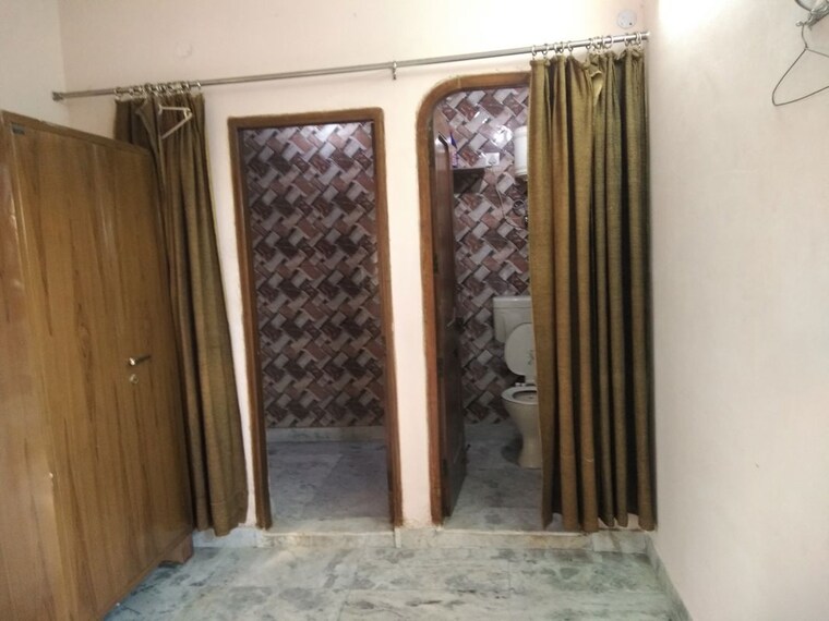 Bedroom, outram lines 1.5 Bedroom 720 Sq.Ft. Builder Floor In Outram Lines Delhi 10197404