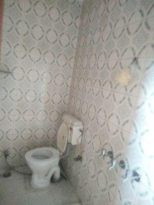 Bathroom in 1.5 BHK Builder Floor at Outram Lines – for Rent