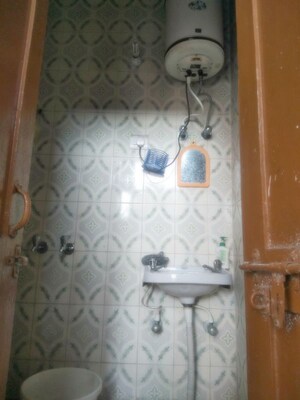 Master Bedroom in 1.5 BHK Builder Floor at Outram Lines – for Rent