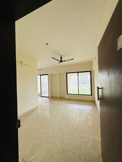 2 BHK Apartment For Rent in Om Tropica