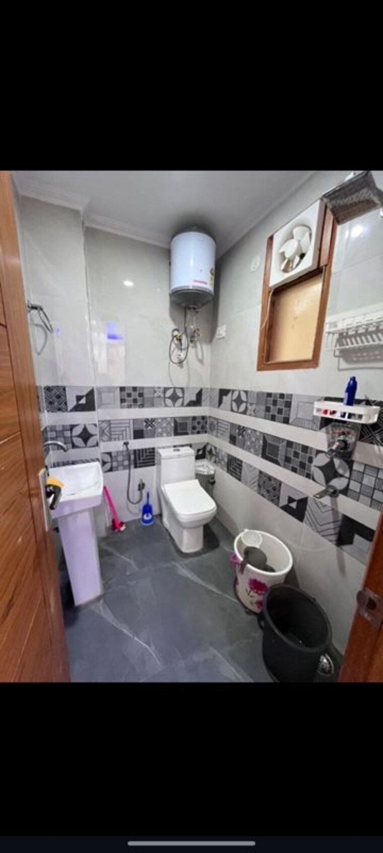 Bathroom, panchsheel vihar 2 Bedroom 80 Sq.Yd. Builder Floor In Panchsheel Vihar Delhi 10197409