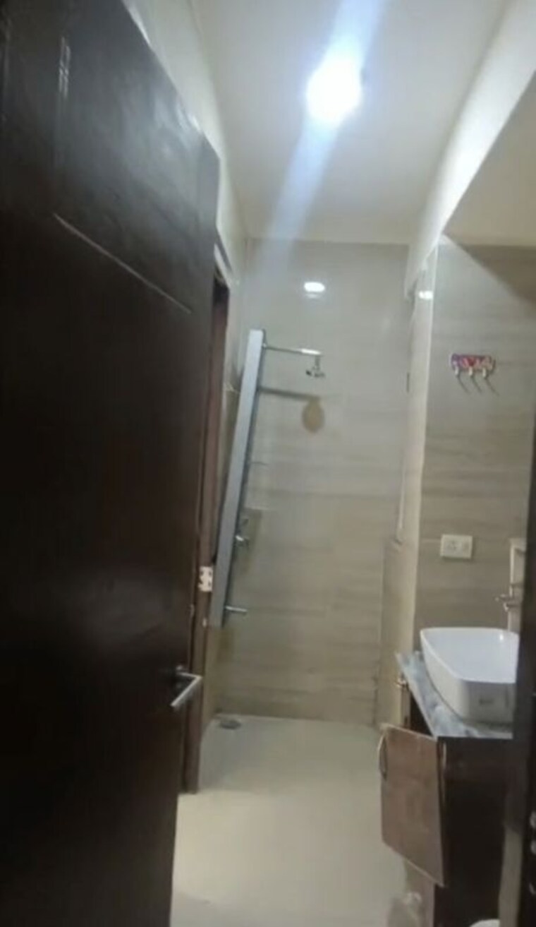 Bathroom, emaar-emerald-estate 3 Bedroom 1395 Sq.Ft. Apartment In Sector 65 Gurgaon 10197479