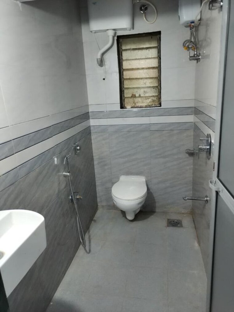 Bathroom, powai-fortune-chs 2 Bedroom 1450 Sq.Ft. Apartment In Powai Mumbai 10197486