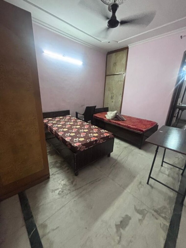 Living Room, outram lines 1 Bedroom 200 Sq.Ft. Builder Floor In Outram Lines Delhi 10197487