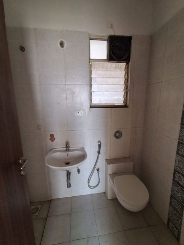 Bathroom, vilas-javdekar-yashwin 2 Bedroom 800 Sq.Ft. Apartment In Hinjewadi Phase 2 Pune 10197110