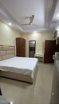 1 BHK Builder Floor For Rent in Vipul Square