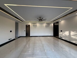 Room in 3 BHK Builder Floor at Ansal Sushant Apartments, Sushant Lok I – for Sale