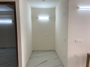 Building Lobby in 3.5 BHK Builder Floor at M3M Soulitude, Sector 89 – for Rent