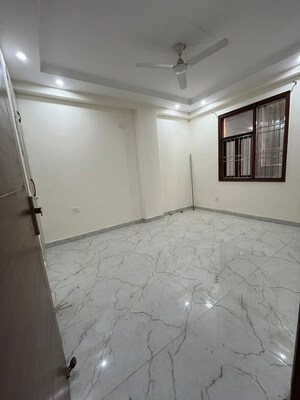 Room in 3 BHK Builder Floor at Chattarpur – for Rent