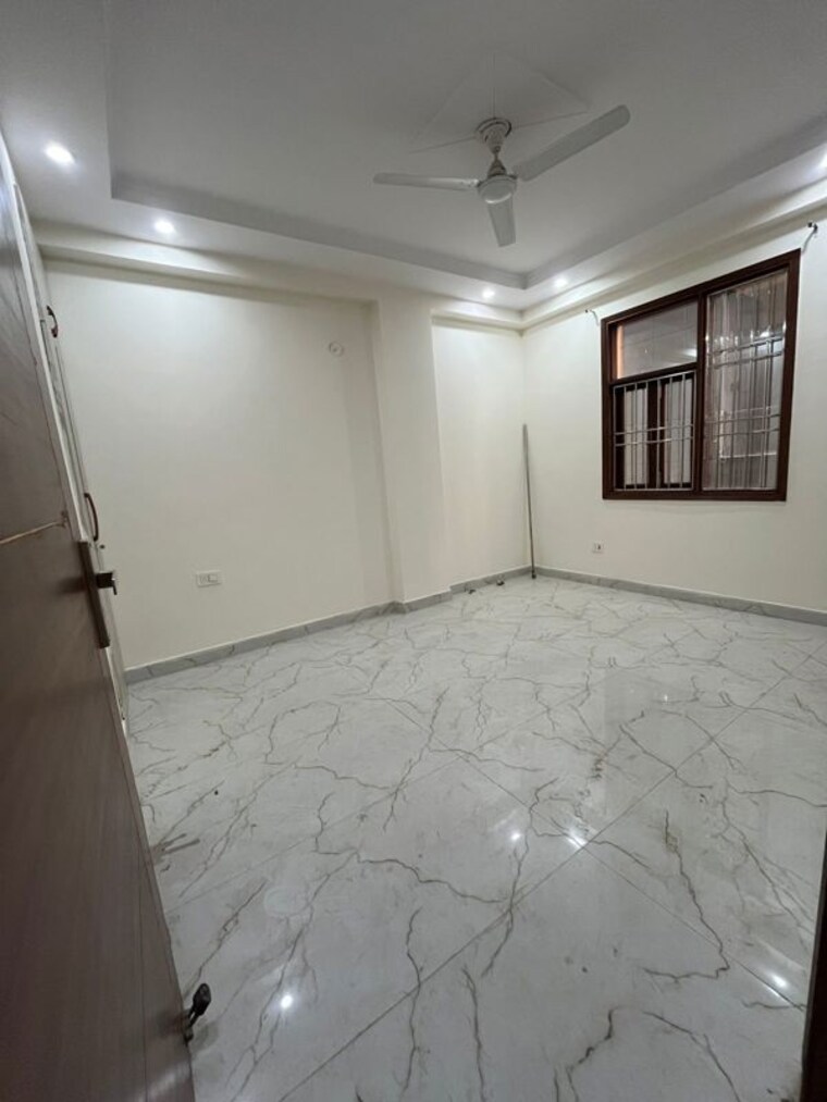 Room, chattarpur 3 Bedroom 125 Sq.Yd. Builder Floor In Chattarpur Delhi 10197595