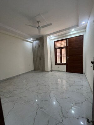 Room in 3 BHK Builder Floor at Chattarpur – for Rent