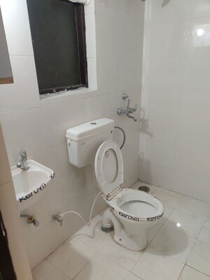 Bathroom in 2.5 BHK Builder Floor at BPTP Park Elite Premium, Sector 84 – for Rent