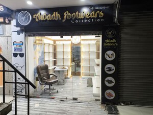  Shop For Sale in Aliganj