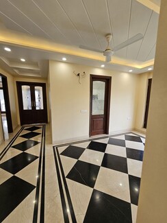3 BHK + Servant Room Builder Floor For Sale in DLF Cyber City
