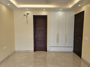 Building Lobby in 3 BHK Builder Floor at Dlf Cyber City – for Sale