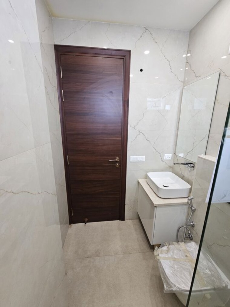 Bathroom, dlf cyber city 3 Bedroom 1800 Sq.Ft. Builder Floor In Dlf Cyber City Gurgaon 10197724