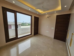 Room in 3 BHK Builder Floor at Dlf Cyber City – for Sale