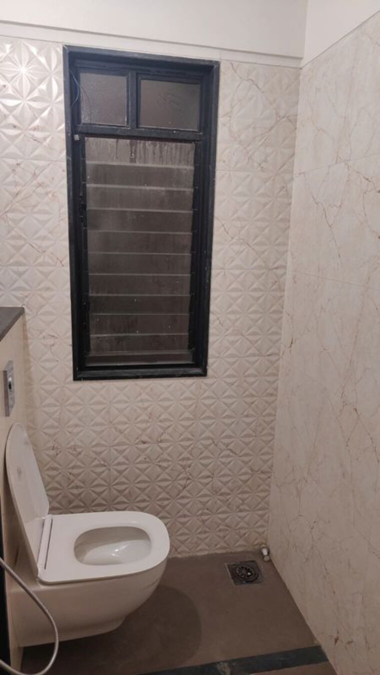 Bathroom, wakad 3 Bedroom 1100 Sq.Ft. Apartment In Wakad Pune 10197867