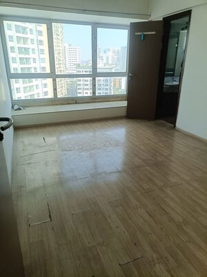 Room in 3.5 BHK Apartment at Omkar Alta Monte, Malad East – for Rent