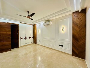 Room in 3 BHK Builder Floor at Sector 57 – for Sale