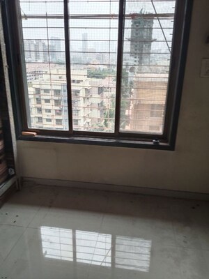 Room in 2 BHK Apartment at Gokul Residency Dahisar, Dahisar West – for Rent