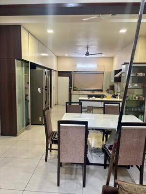 Team Area in 5 BHK Villa at Thaltej – for Sale