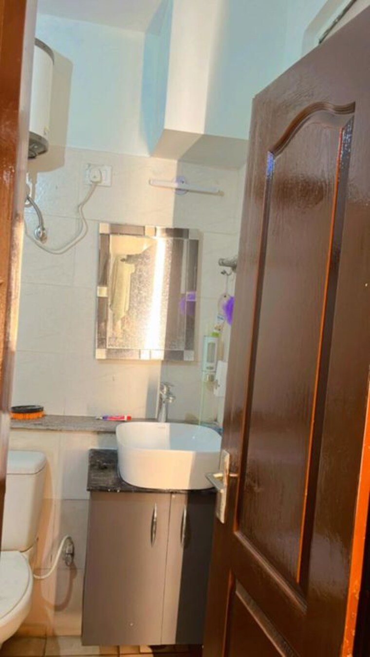 Bathroom, amrapali-golf-homes 2 Bedroom 945 Sq.Ft. Apartment In Sector 4 Greater Noida Greater Noida 10198048