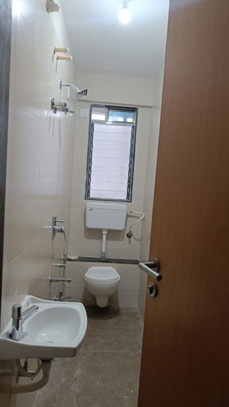 Bathroom, adi-darsshan 1 Bedroom 400 Sq.Ft. Apartment In Lower Parel Mumbai 10198161