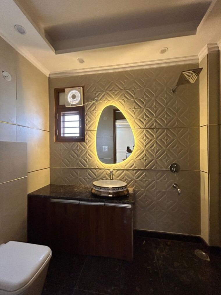 Bathroom, ashoka enclave 4 Bedroom 3600 Sq.Ft. Builder Floor In Ashoka Enclave Faridabad 10198205