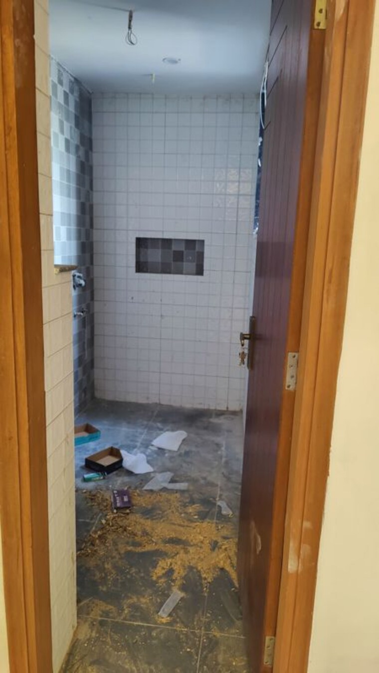 Bathroom, ashoka enclave 4 Bedroom 3600 Sq.Ft. Builder Floor In Ashoka Enclave Faridabad 10198205