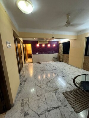 Room in 3 BHK Apartment at Mumbai Central Suburbs – for Rent
