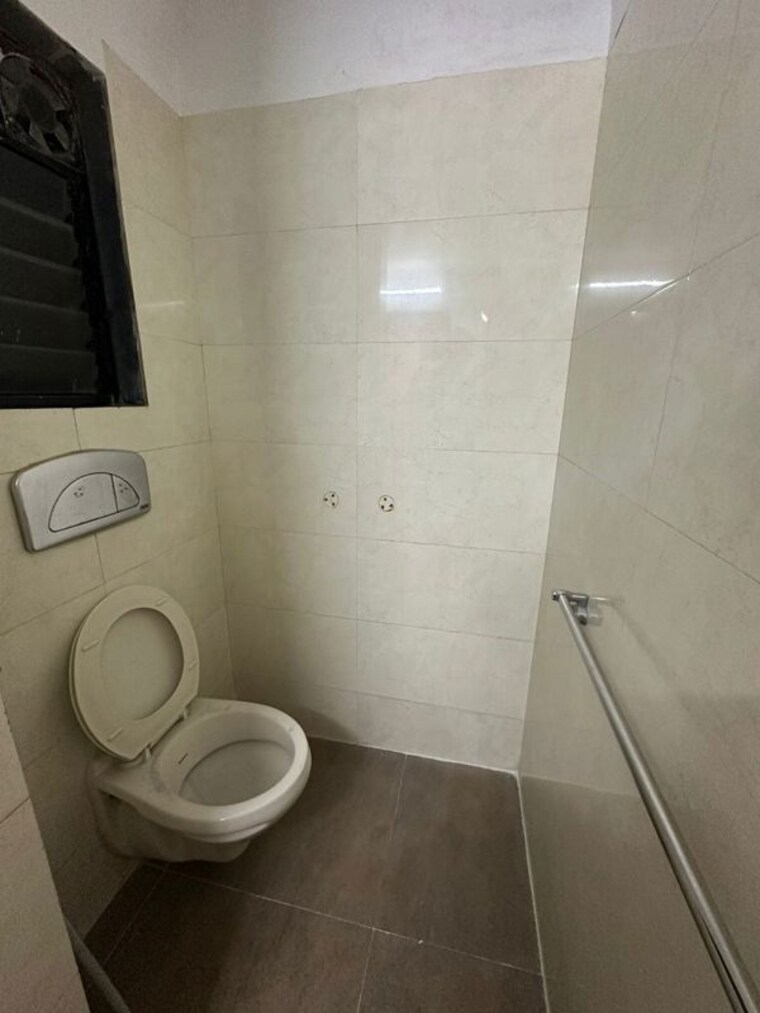 Bathroom, mumbai central suburbs 3 Bedroom 1100 Sq.Ft. Apartment In Mumbai Central Suburbs Mumbai 10198194