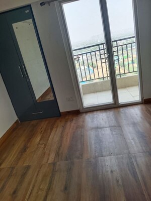 Room in 2.5 BHK Apartment at Supertech Cape Town, Sector 74 – for Sale