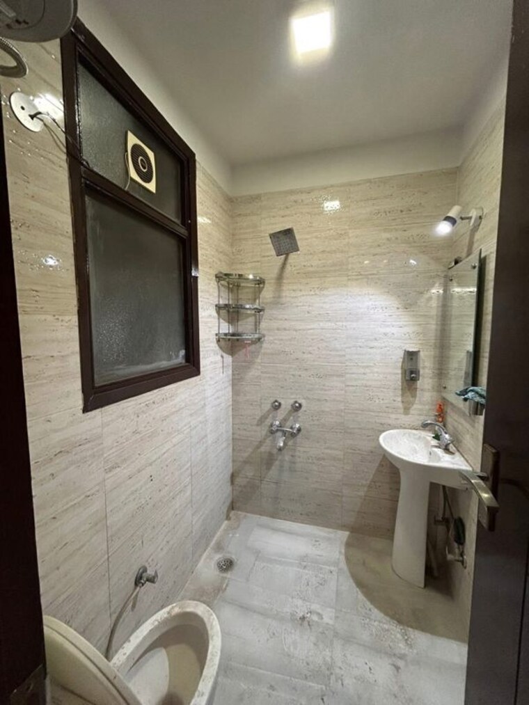 Bathroom, saket 1 Bedroom 600 Sq.Ft. Apartment In Saket Delhi 10198255