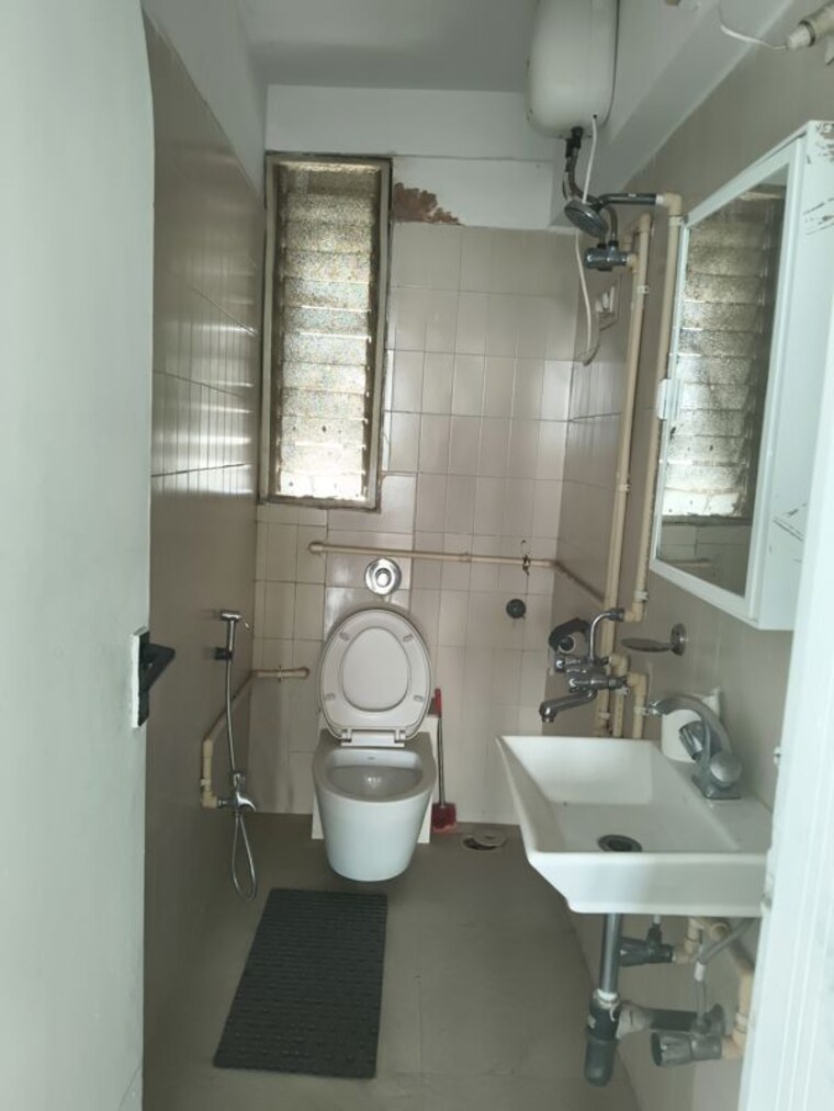 Bathroom, sanjeev-enclave 4 Bedroom 1800 Sq.Ft. Apartment In Andheri West Mumbai 10198465