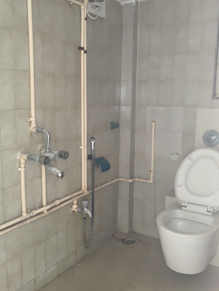 Bathroom, sanjeev-enclave 4 Bedroom 1800 Sq.Ft. Apartment In Andheri West Mumbai 10198465