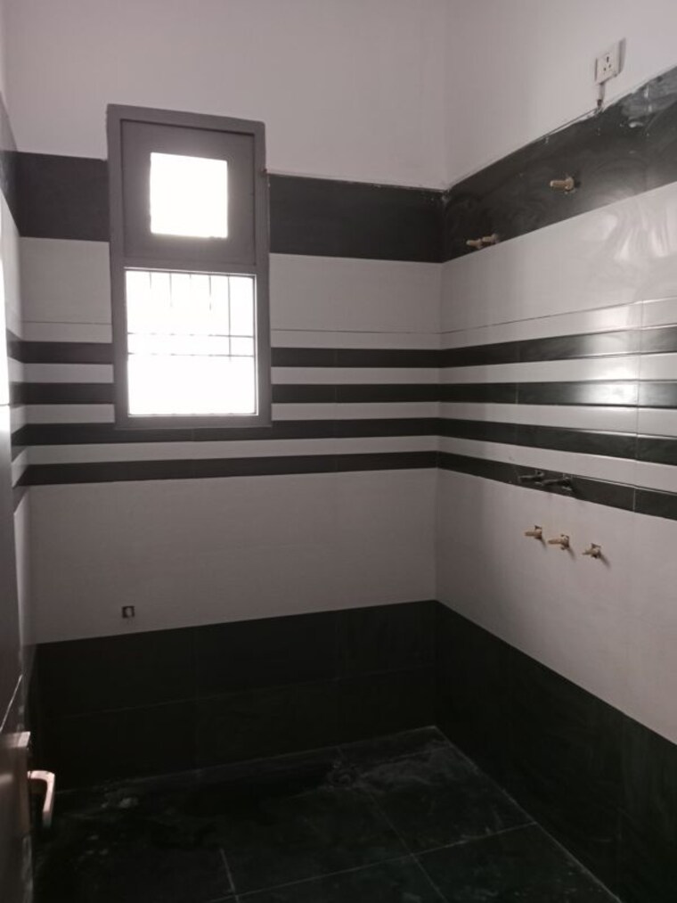 Bathroom, sector 13 2.5 Bedroom 1895 Sq.Ft. Independent House In Sector 13 Panipat 10198696