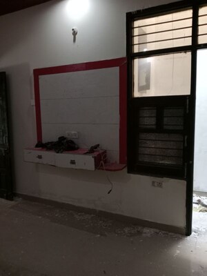 Room in 1.5 BHK Independent House at Ansals Sushant City – for Rent