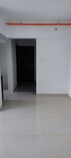Room in 2 BHK Apartment at Romell Umiya Grandeur, Goregaon East – for Rent
