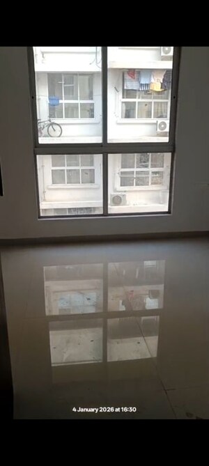 Room in 1 RK Apartment at Siddharth Nagar CHS Goregaon, Goregaon West – for Sale