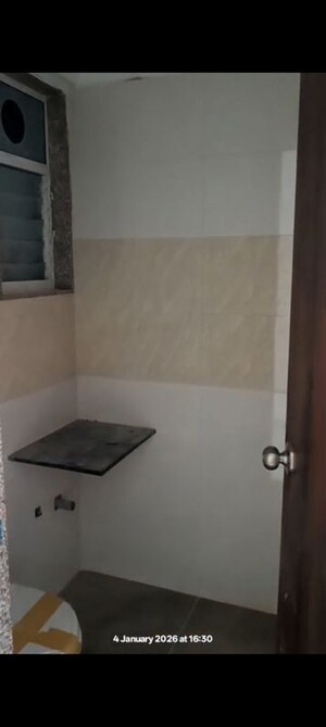 Room in 1 RK Apartment at Siddharth Nagar CHS Goregaon, Goregaon West – for Sale
