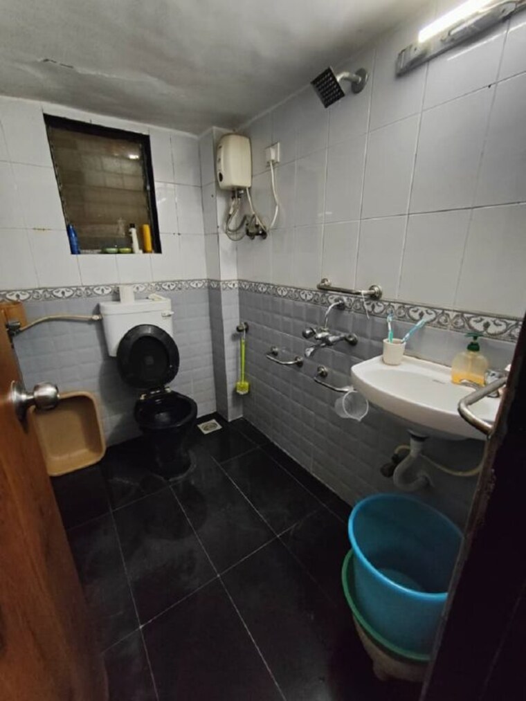 Attached Bathroom, santacruz west 2 Bedroom 750 Sq.Ft. Apartment In Santacruz West Mumbai 10198742