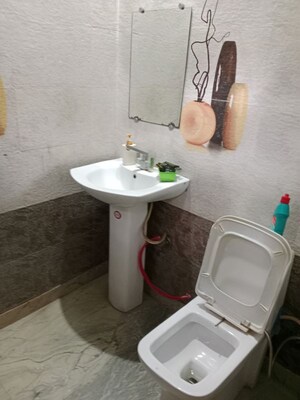 Attached Bathroom in 1.5 BHK Builder Floor at Ansals Sushant City – for Rent